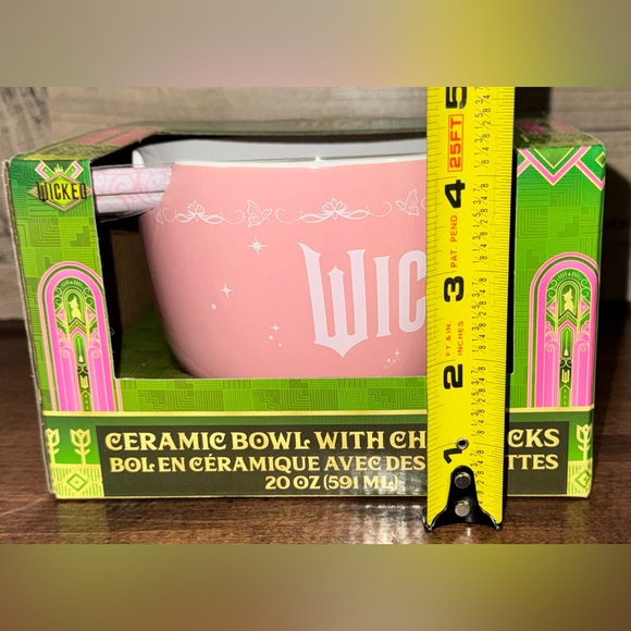 Cute 🥰 Wicked Glinda Boxed 20oz Ceramic Ramen Bowl 🥣 with Chopsticks 🥢 - Picture 5 of 8